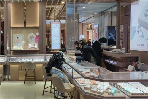 節日促銷點亮“黃金熱”，年輕人引領美發飾品新潮流